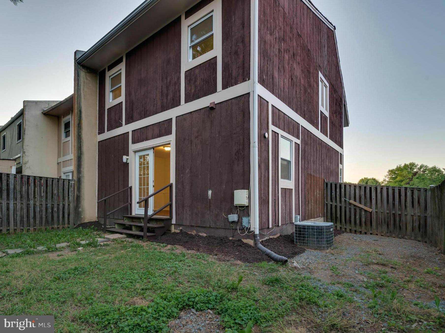 LOUDOUN HILLS - Residential