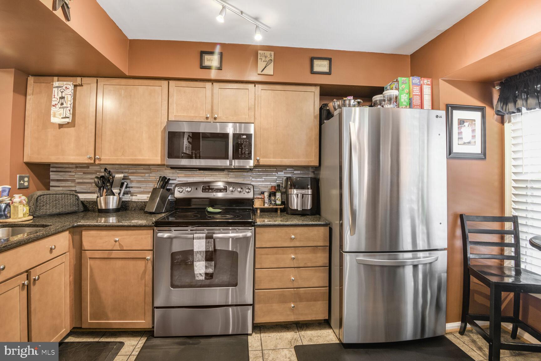 3824 ANGELTON COURT
