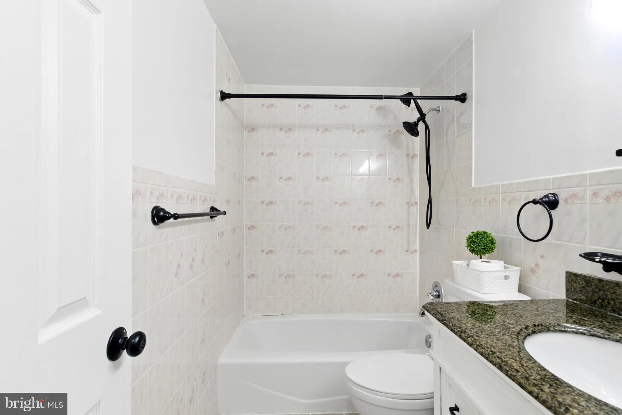 Woodbridge, Virginia 22193, United States, 3 Bedrooms Bedrooms, ,2 BathroomsBathrooms,Residential,Pending,151684