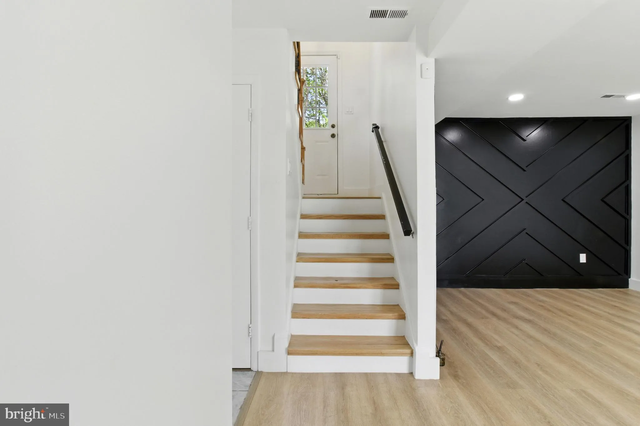 Woodbridge, Virginia 22193, United States, 3 Bedrooms Bedrooms, ,2 BathroomsBathrooms,Residential,Pending,151684