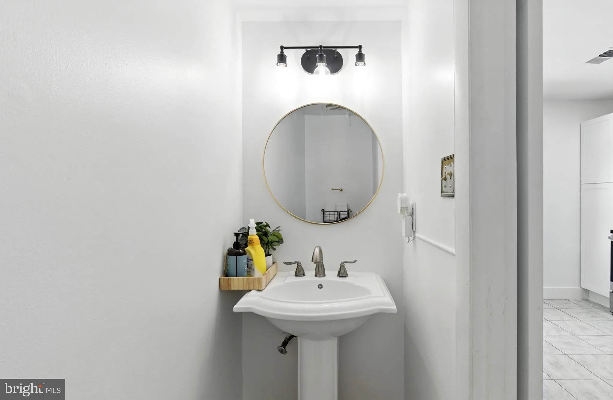 Woodbridge, Virginia 22193, United States, 3 Bedrooms Bedrooms, ,2 BathroomsBathrooms,Residential,Pending,151684