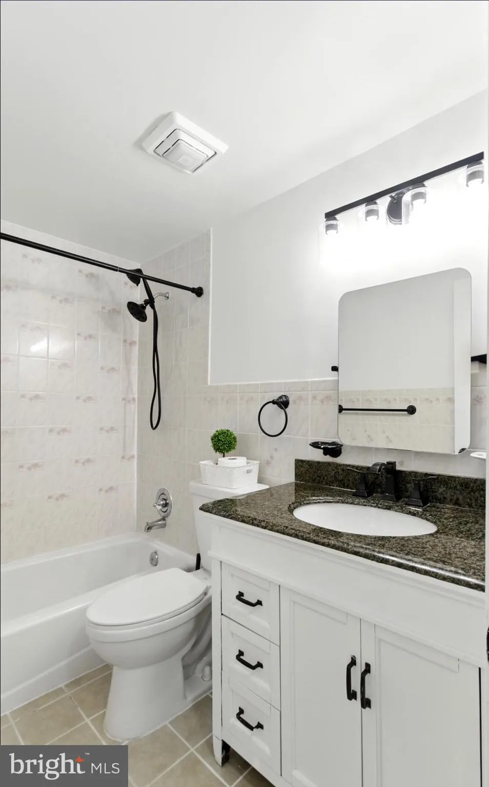 Woodbridge, Virginia 22193, United States, 3 Bedrooms Bedrooms, ,2 BathroomsBathrooms,Residential,Pending,151684