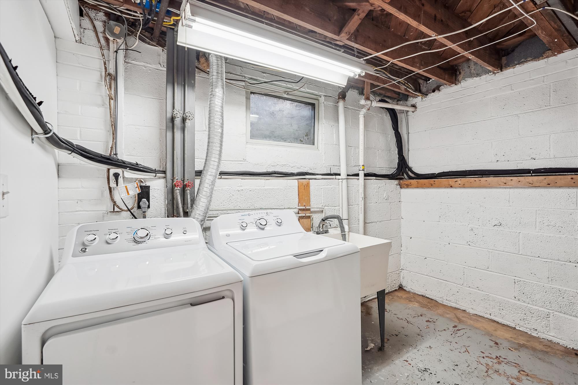 WARREN WOODS - Residential