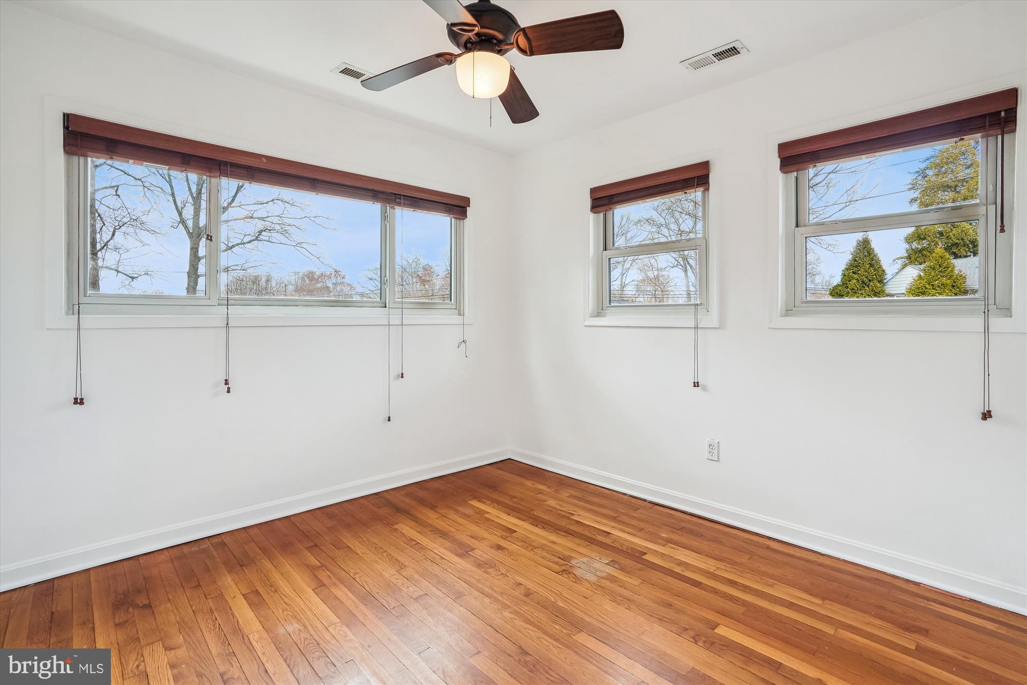 WARREN WOODS - Residential