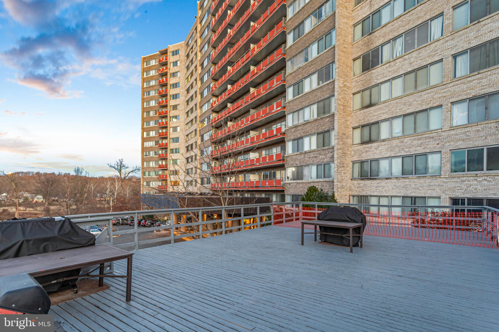 PAVILION ON THE PARK - Residential