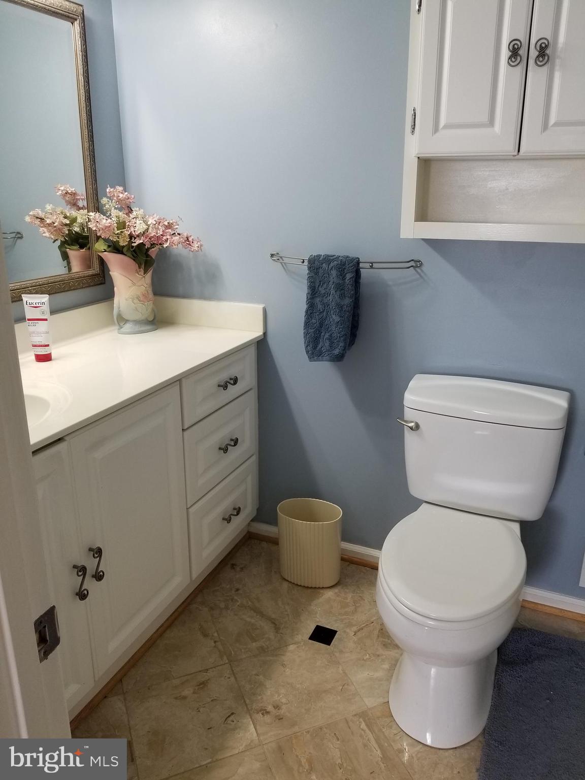 COUNTRY CLUB MANOR - Residential Lease