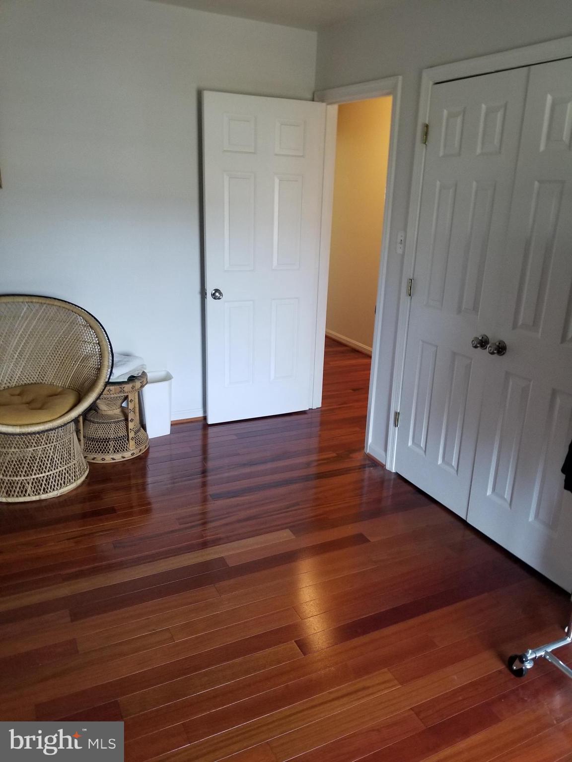 COUNTRY CLUB MANOR - Residential Lease