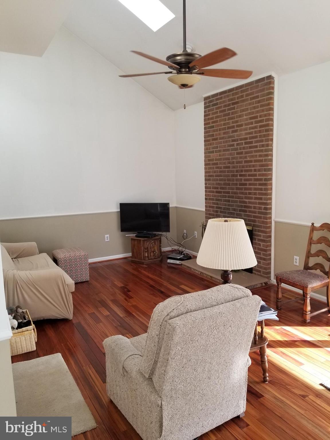 COUNTRY CLUB MANOR - Residential Lease