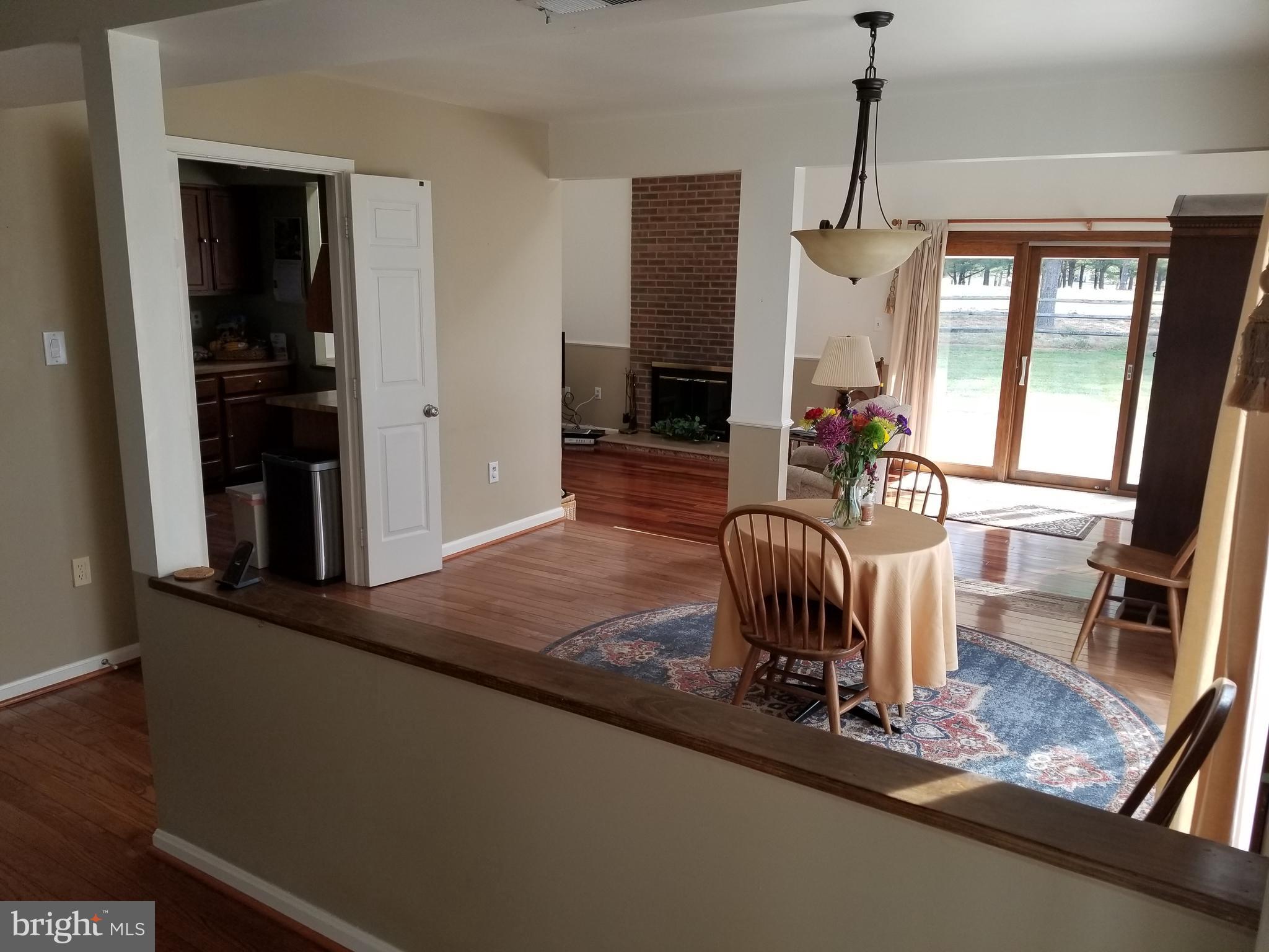 COUNTRY CLUB MANOR - Residential Lease