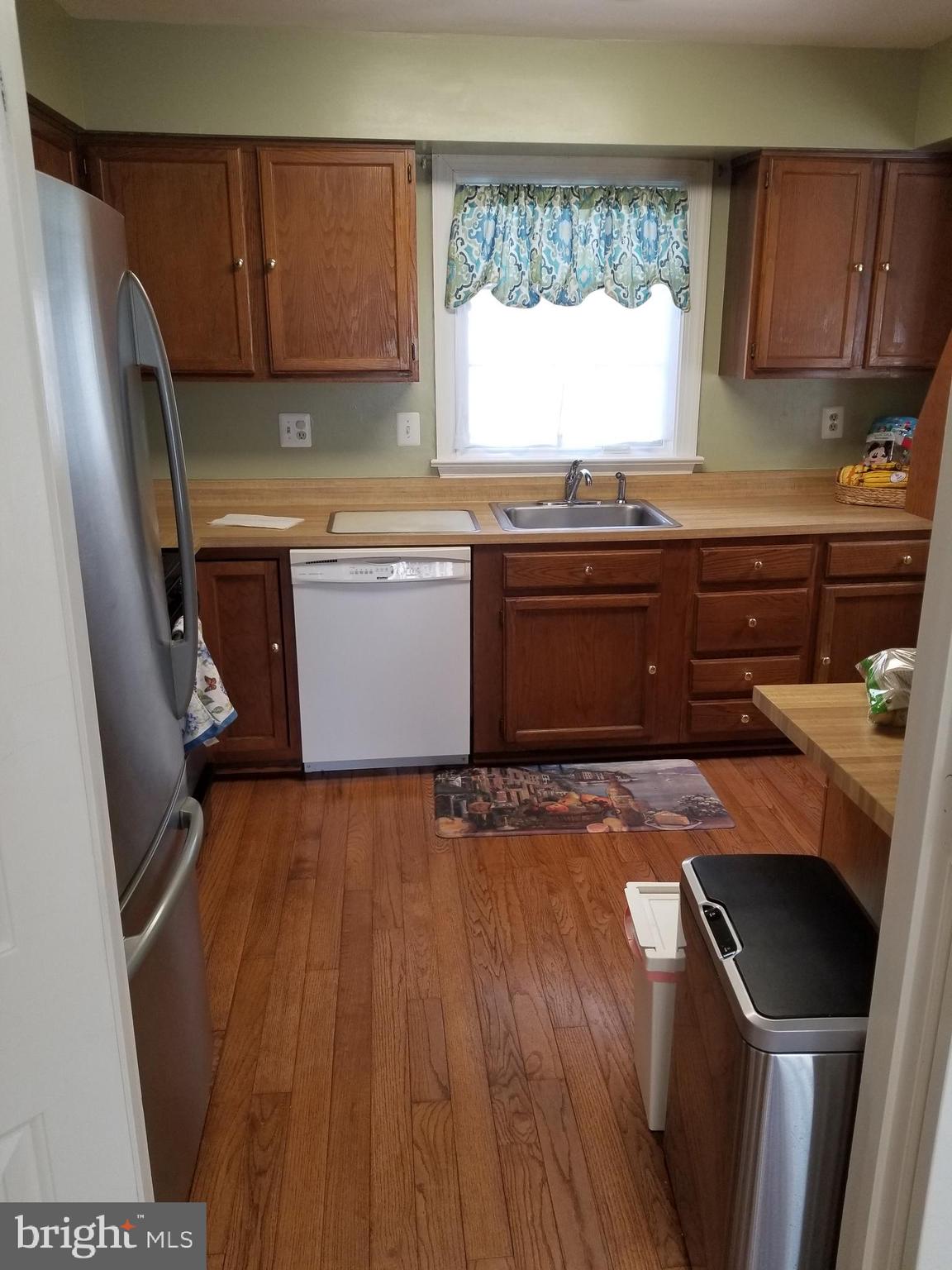 COUNTRY CLUB MANOR - Residential Lease