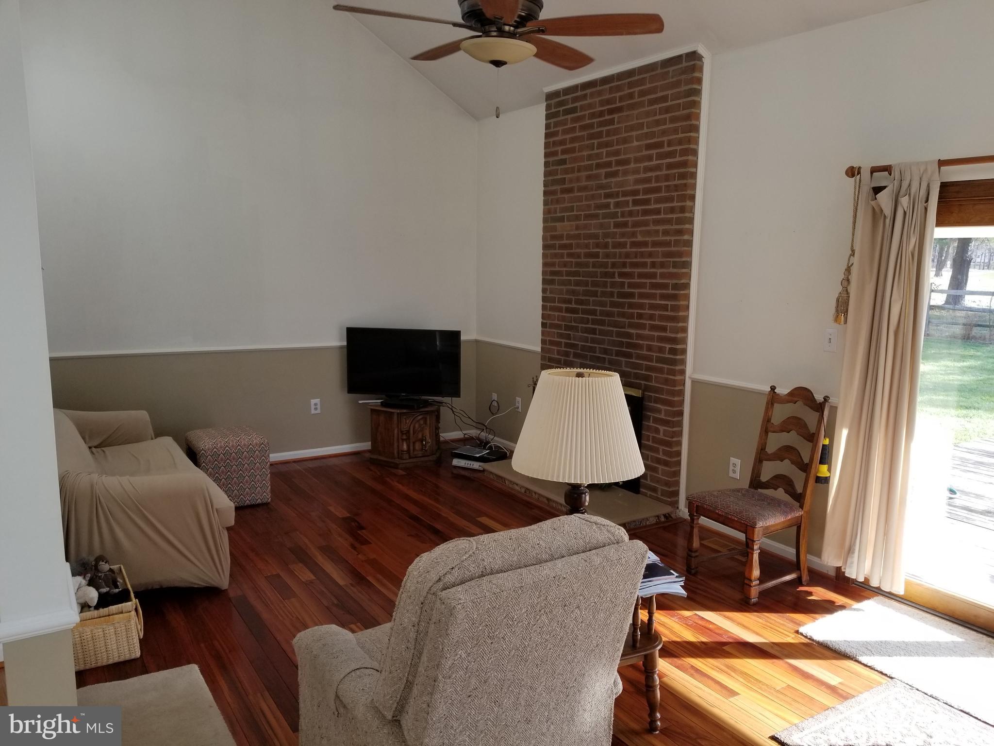 COUNTRY CLUB MANOR - Residential Lease