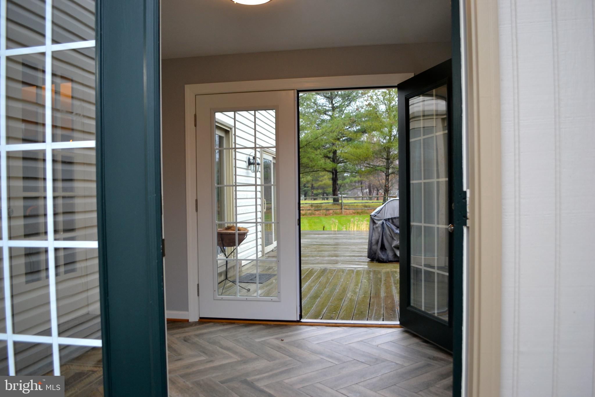 COUNTRY CLUB MANOR - Residential Lease