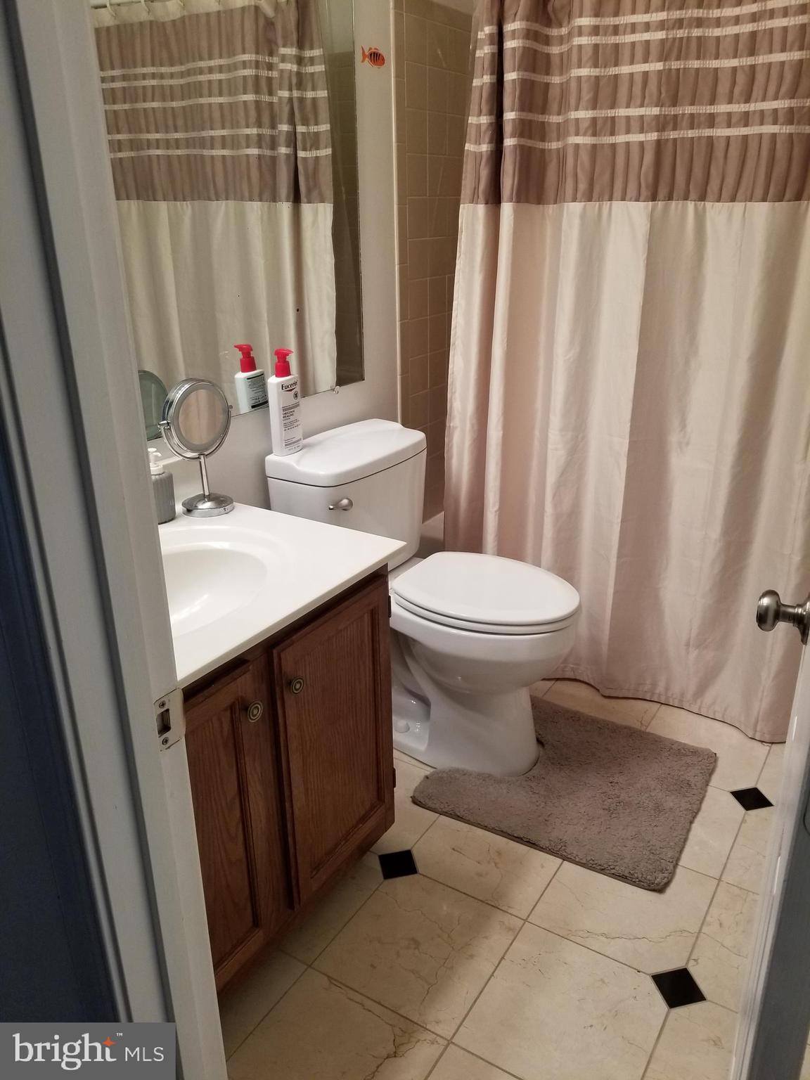 COUNTRY CLUB MANOR - Residential Lease