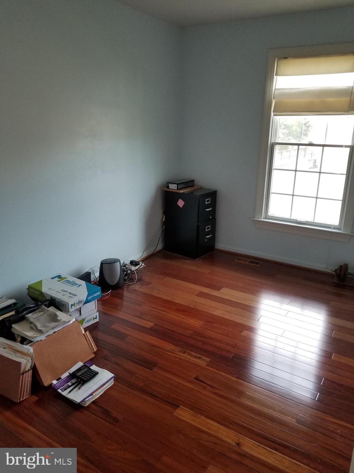 COUNTRY CLUB MANOR - Residential Lease