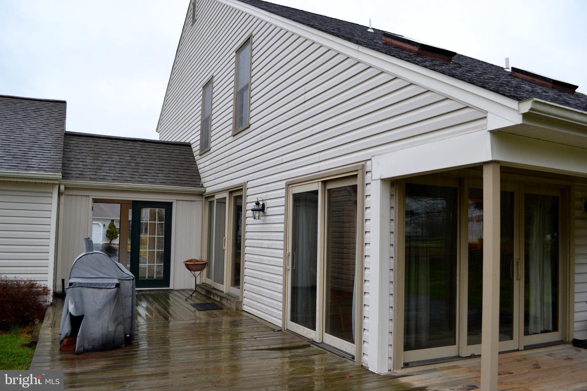 COUNTRY CLUB MANOR - Residential Lease