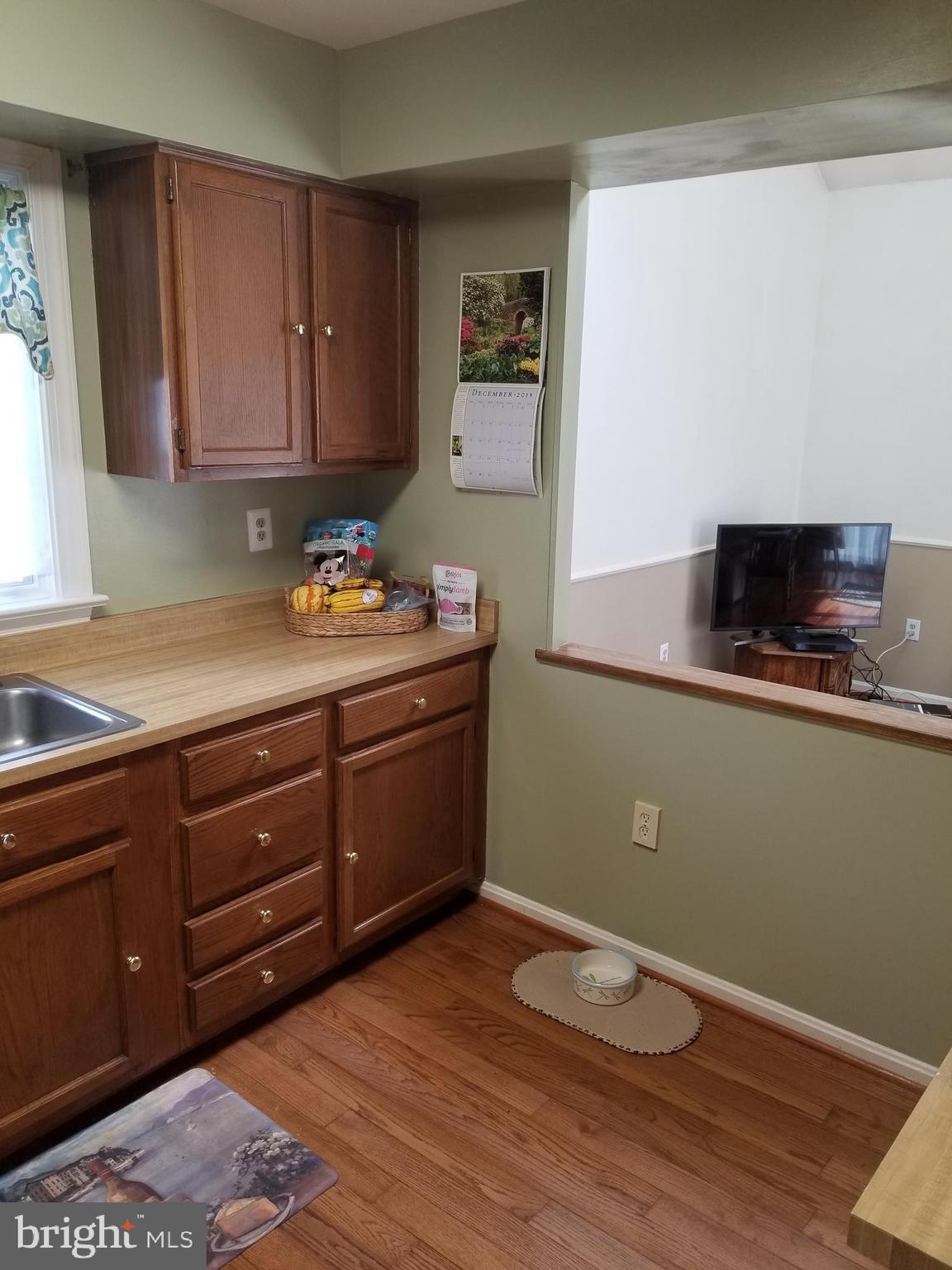 COUNTRY CLUB MANOR - Residential Lease