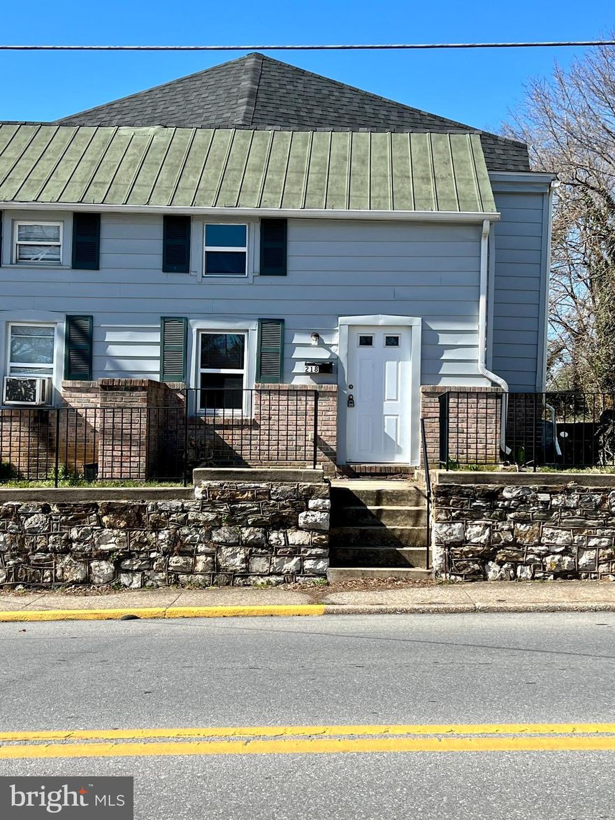 This duplex in Charles Town features: 3 bedroom, 1 full/2 half bath, front entry to cozy living room, hardwood and carpeted floors, spacious eat-in kitchen with rear entrance, and unfenced rear yard with gravel parking area.

Located two blocks from downtown Charles Town??s shops, restaurants, and events; but also close access to commuter routes WV-9, and US-340.

Rent includes Renter's Insurance.

PETS ARE CASE BY CASE.

EHO