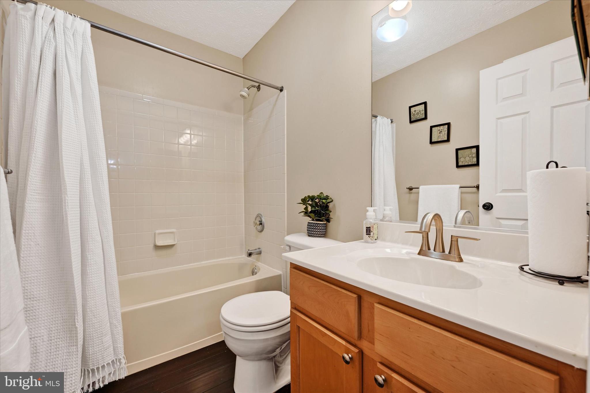 EAGLES LANDING AT WATERS EDGE - Residential