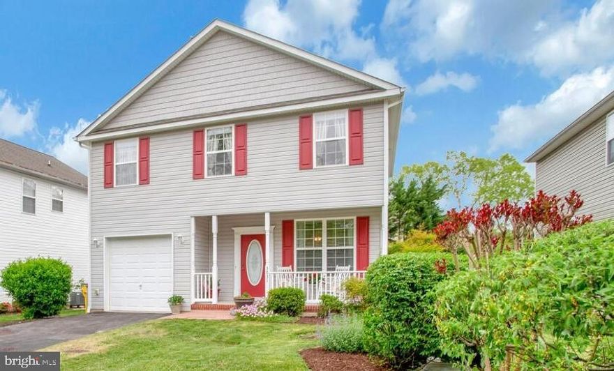 Edgewater, Anne Arundel County, MD -  This lovely home in the water privileged Selby community is move-in ready.  Enjoy the open floor plan on the first floor and the front porch and rear screened porch for outdoor living .  Entire first floor has hardwood floors and the light filled kitchen has granite countertops. The spacious second floor primary bedroom suite has cathedral ceiling, new laminate plank flooring, large walk-in-closet and full bathroom.  The three additional bedrooms are generously sized.  No need to cross the bay bridge - spend your summer here enjoying the sun, sand and waves. Owners can hold  events at the waterfront community center with panoramic water view for a nominal fee.  Two marinas adjacent to the neighborhood. Close to schools and all things Annapolis - Towne Centre shopping and dining, historic downtown and popular Edgewater dining spots at Market Place at South River Colony. A must see as this home is larger than it looks and meticulously maintained - don't let this one get away!