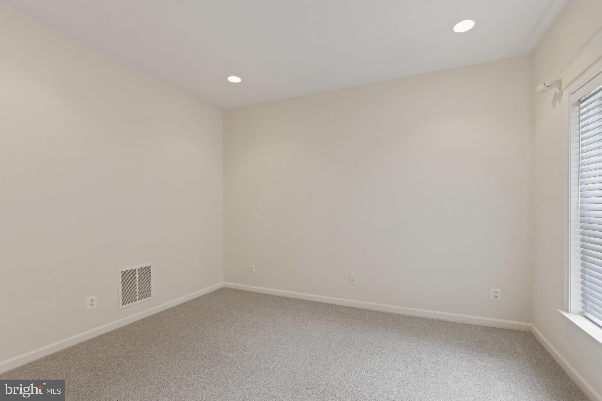 MCHENRY POINTE - Residential