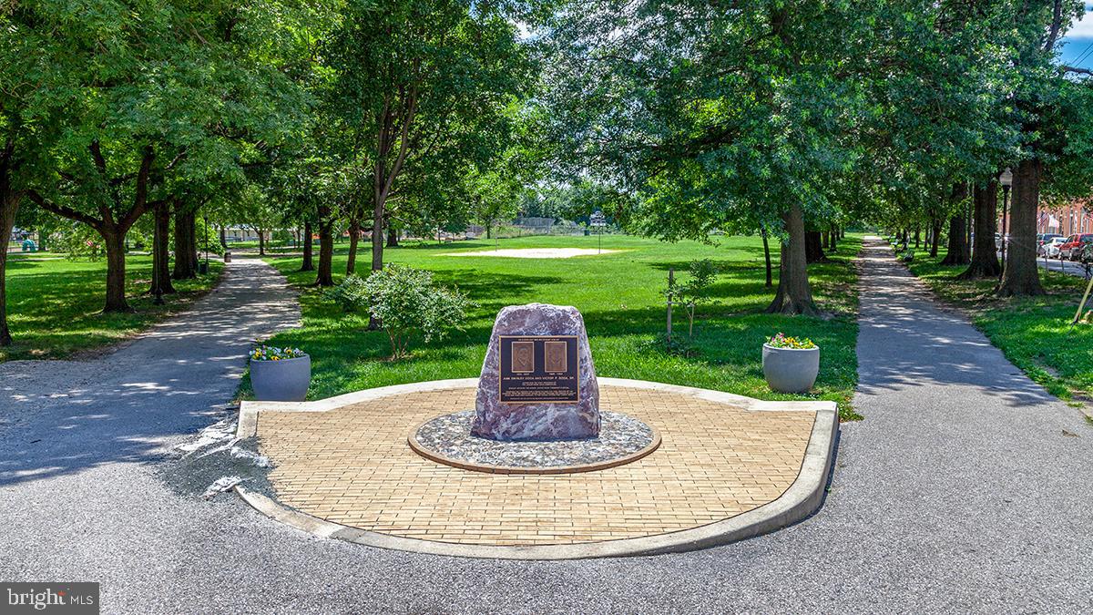 MCHENRY POINTE - Residential