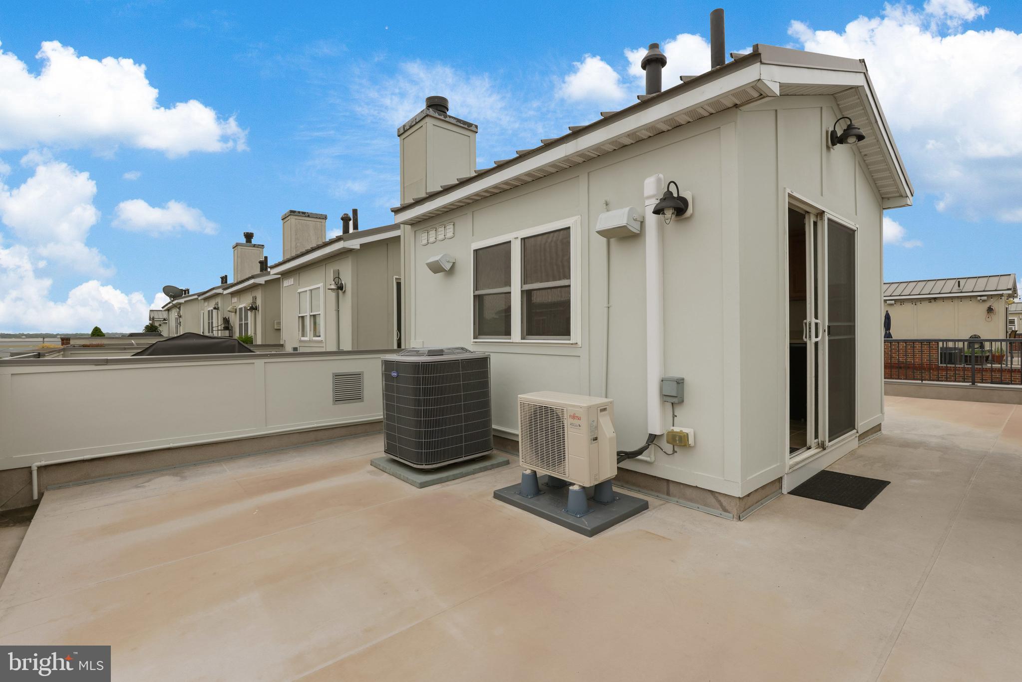 MCHENRY POINTE - Residential