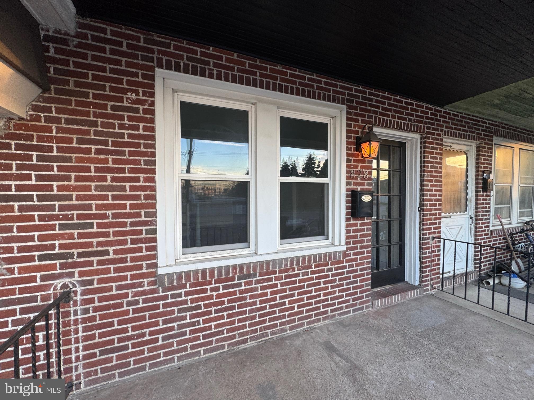 KING MANOR - Residential Lease