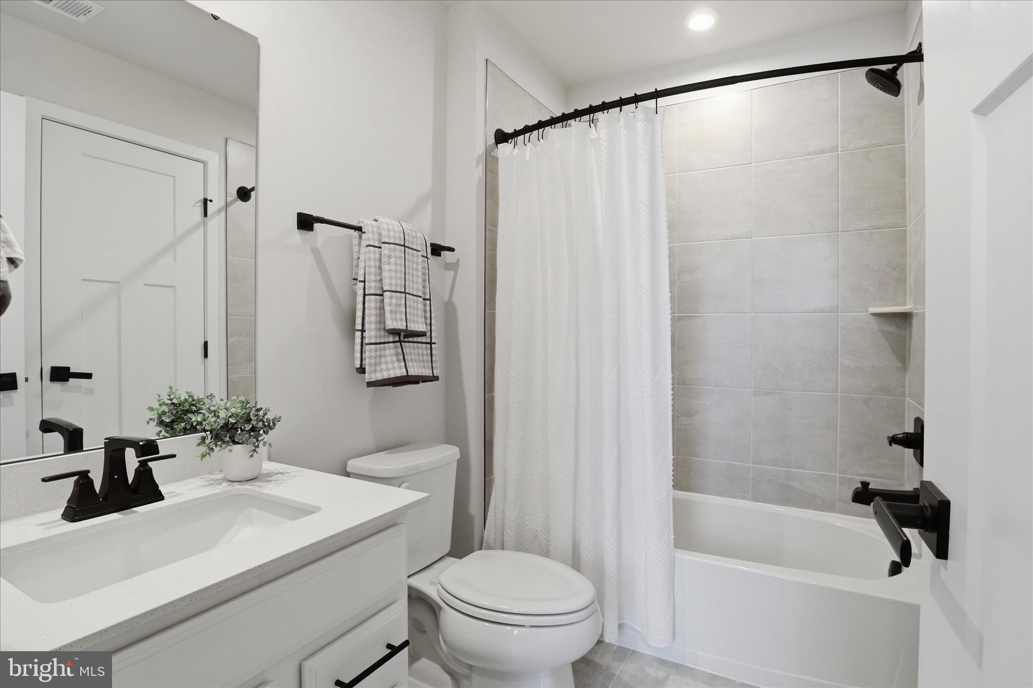 ARCOLA TOWN CENTER - Residential