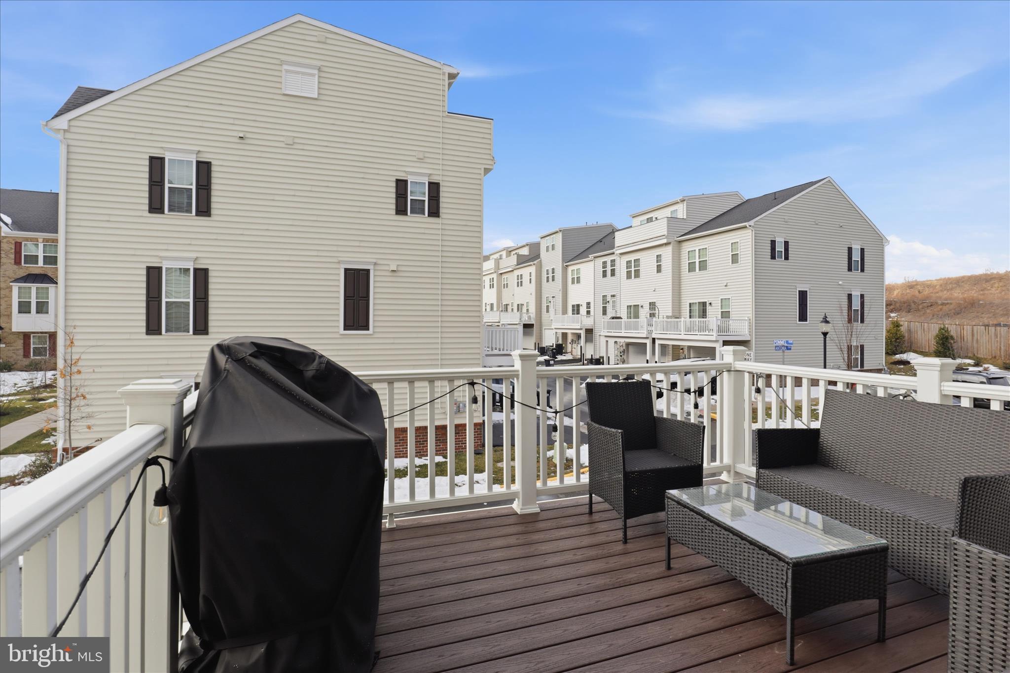 ARCOLA TOWN CENTER - Residential