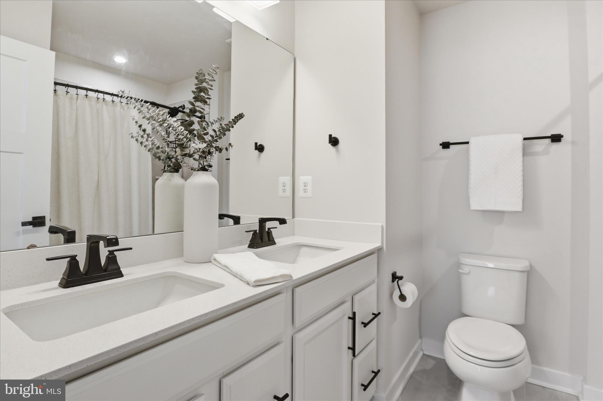 ARCOLA TOWN CENTER - Residential