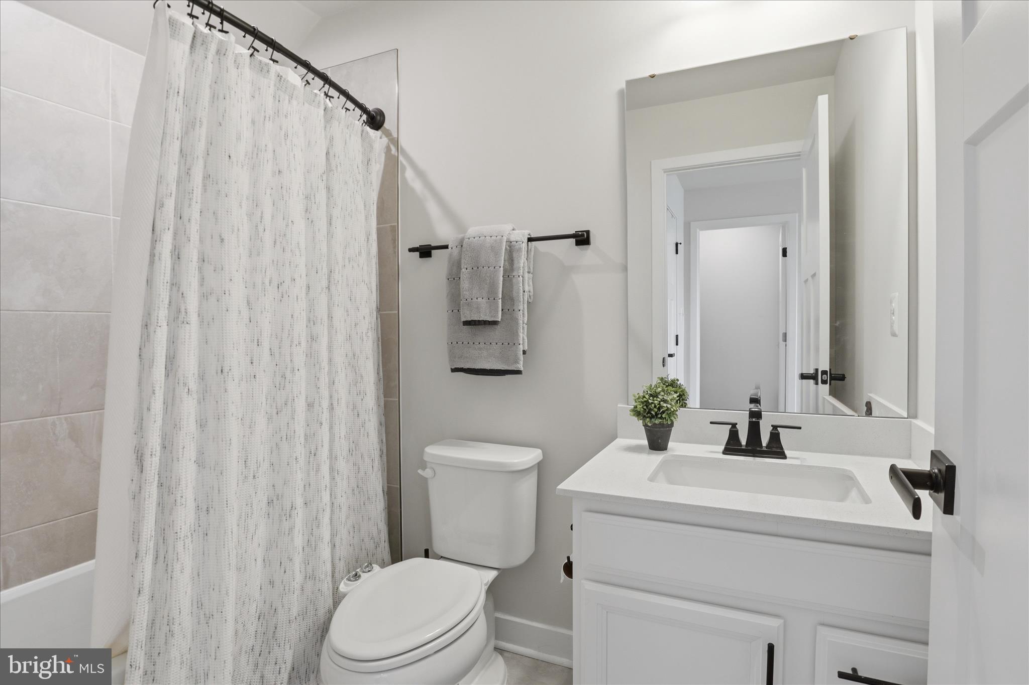 ARCOLA TOWN CENTER - Residential