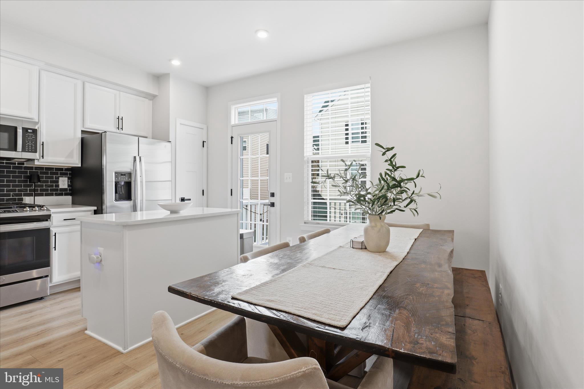 ARCOLA TOWN CENTER - Residential