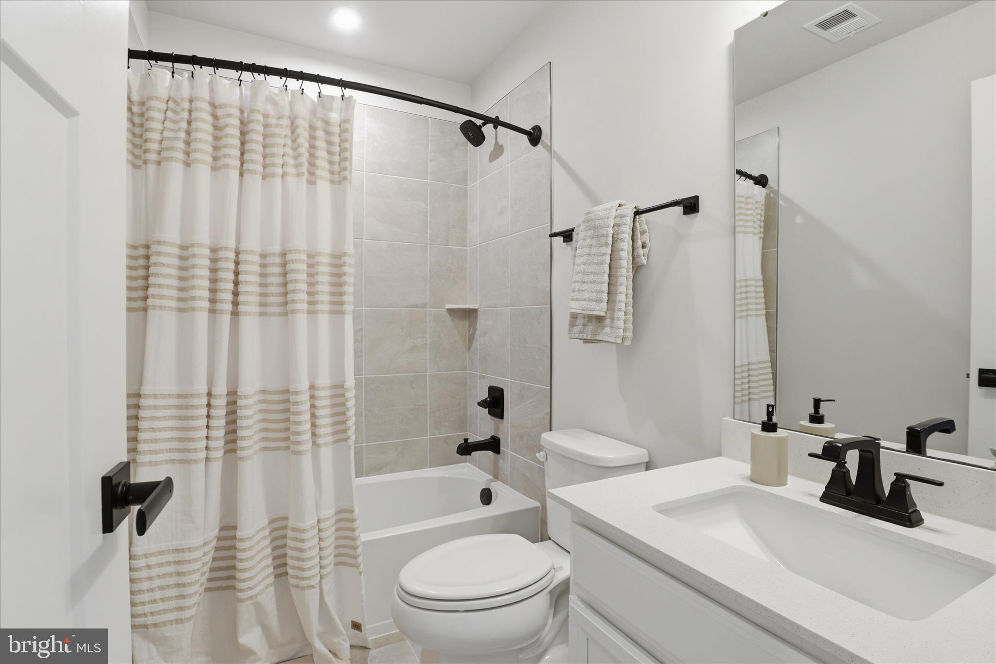 ARCOLA TOWN CENTER - Residential