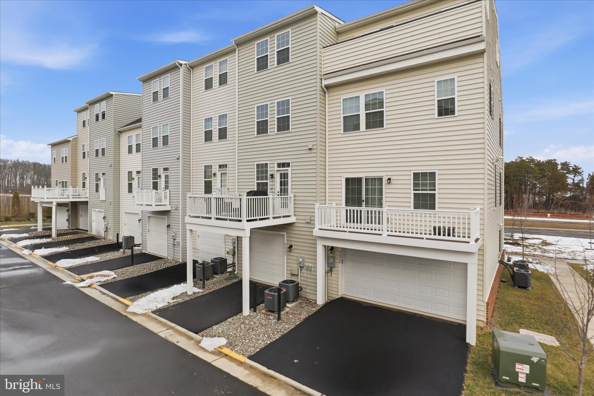 ARCOLA TOWN CENTER - Residential