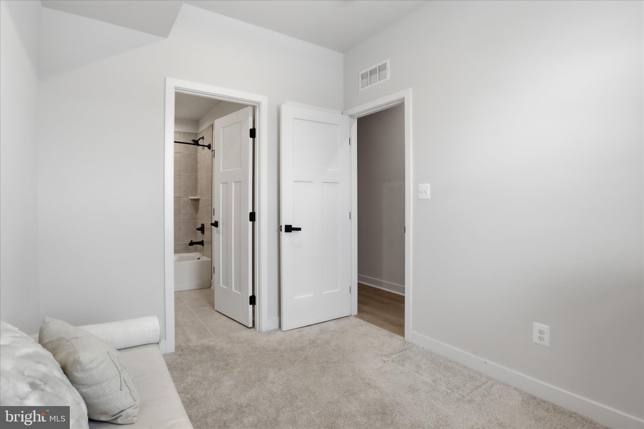 ARCOLA TOWN CENTER - Residential