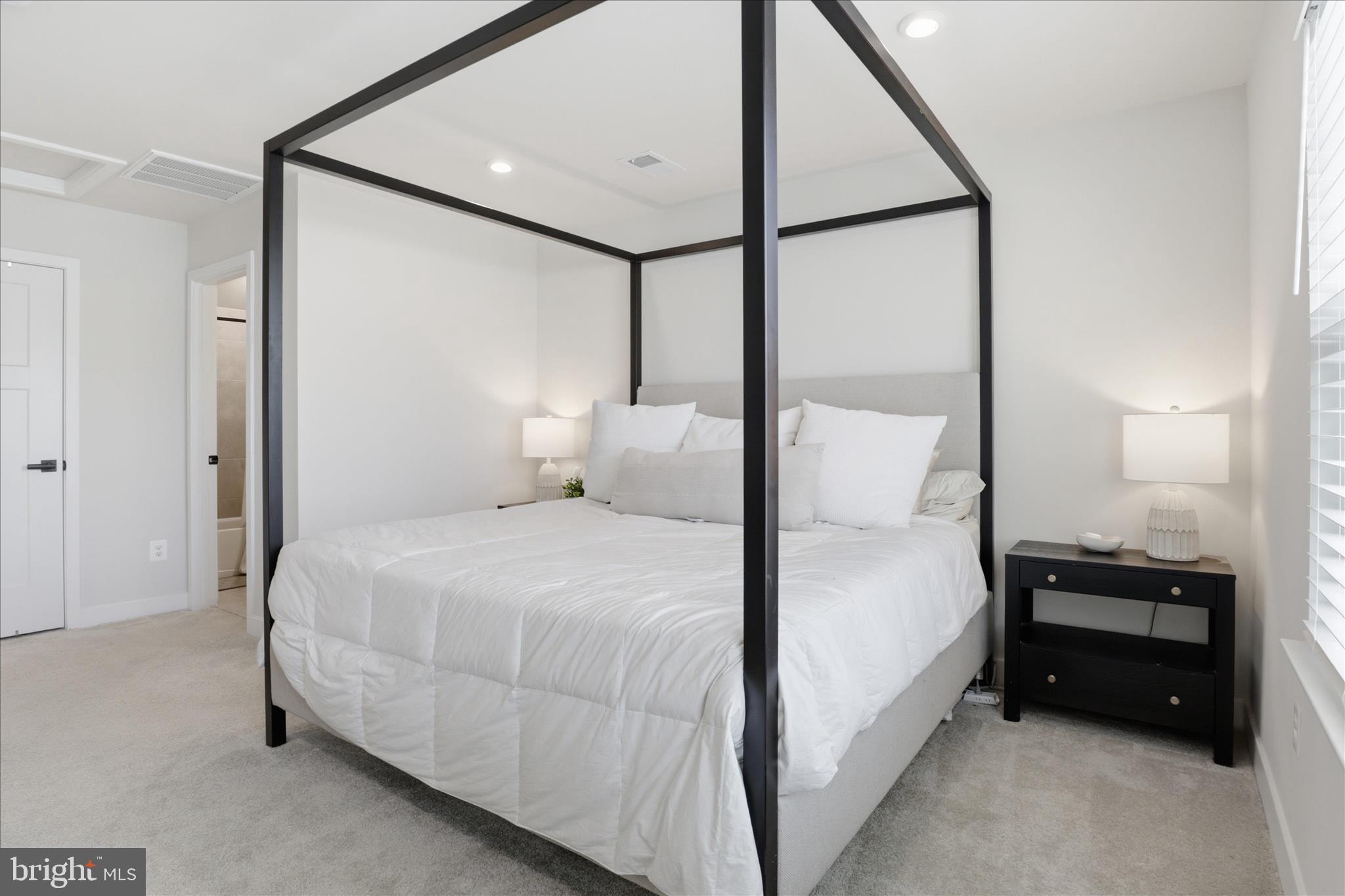 ARCOLA TOWN CENTER - Residential