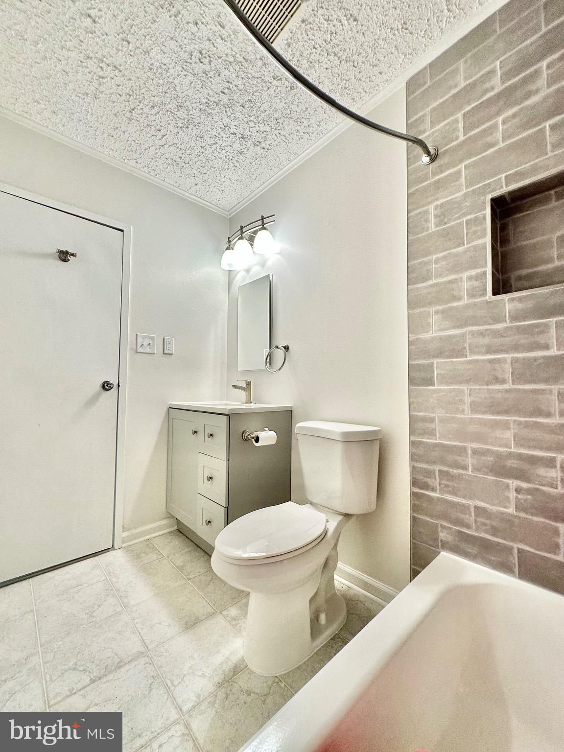 TERRACE TOWNHOUSES OF ANNANDALE - Residential Lease