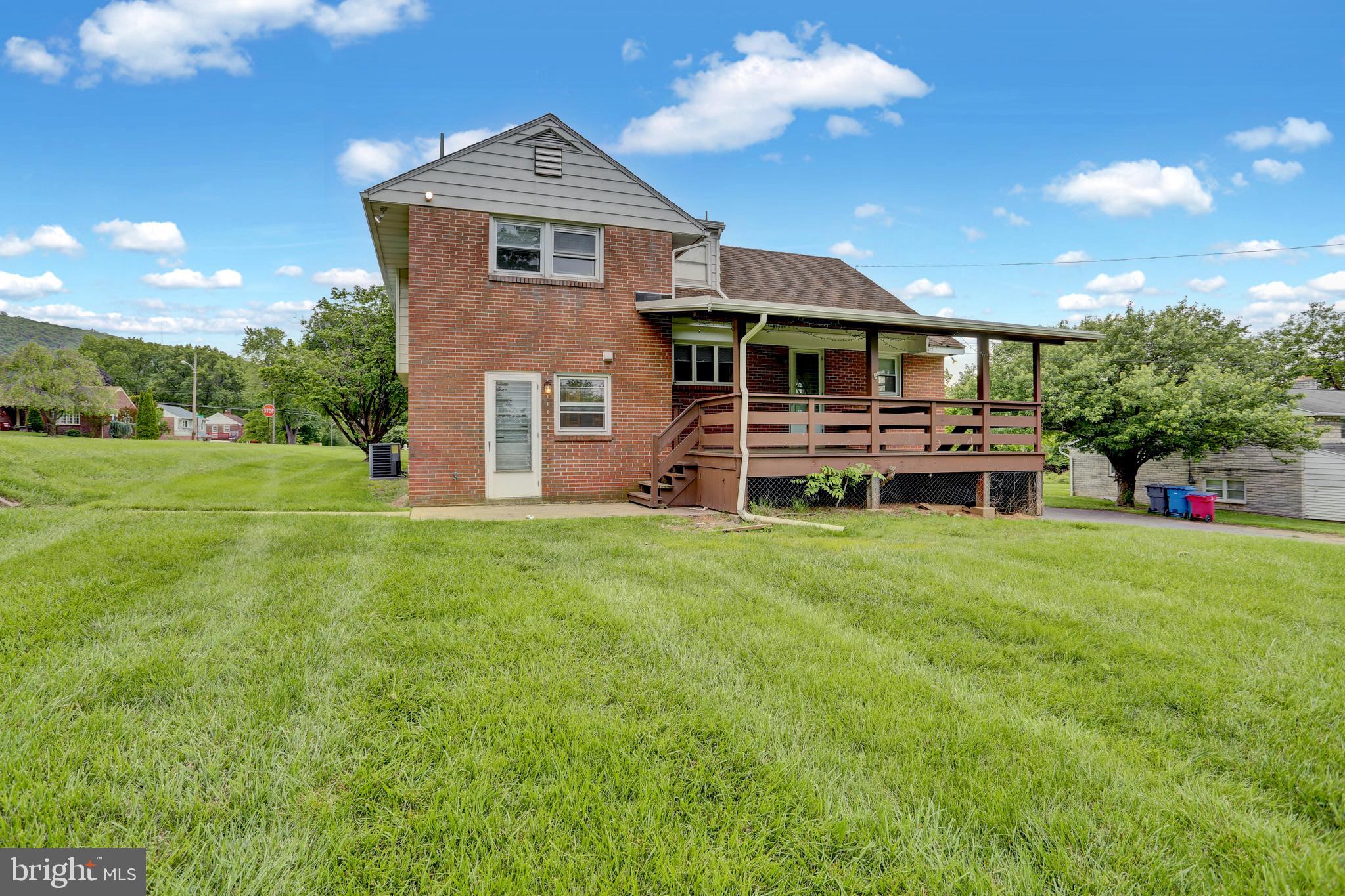 1415 ROCKLAND STREET