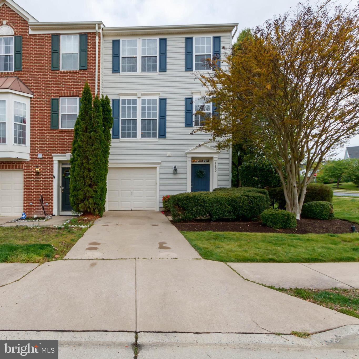 RIVERSIDE STATION - Residential Lease