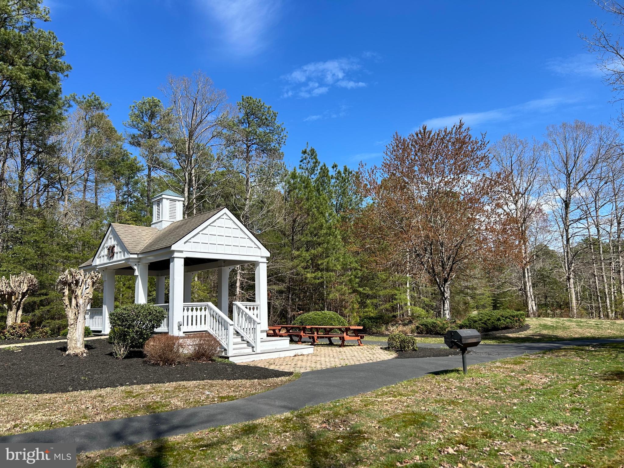 CHESTNUT HILLS - Residential