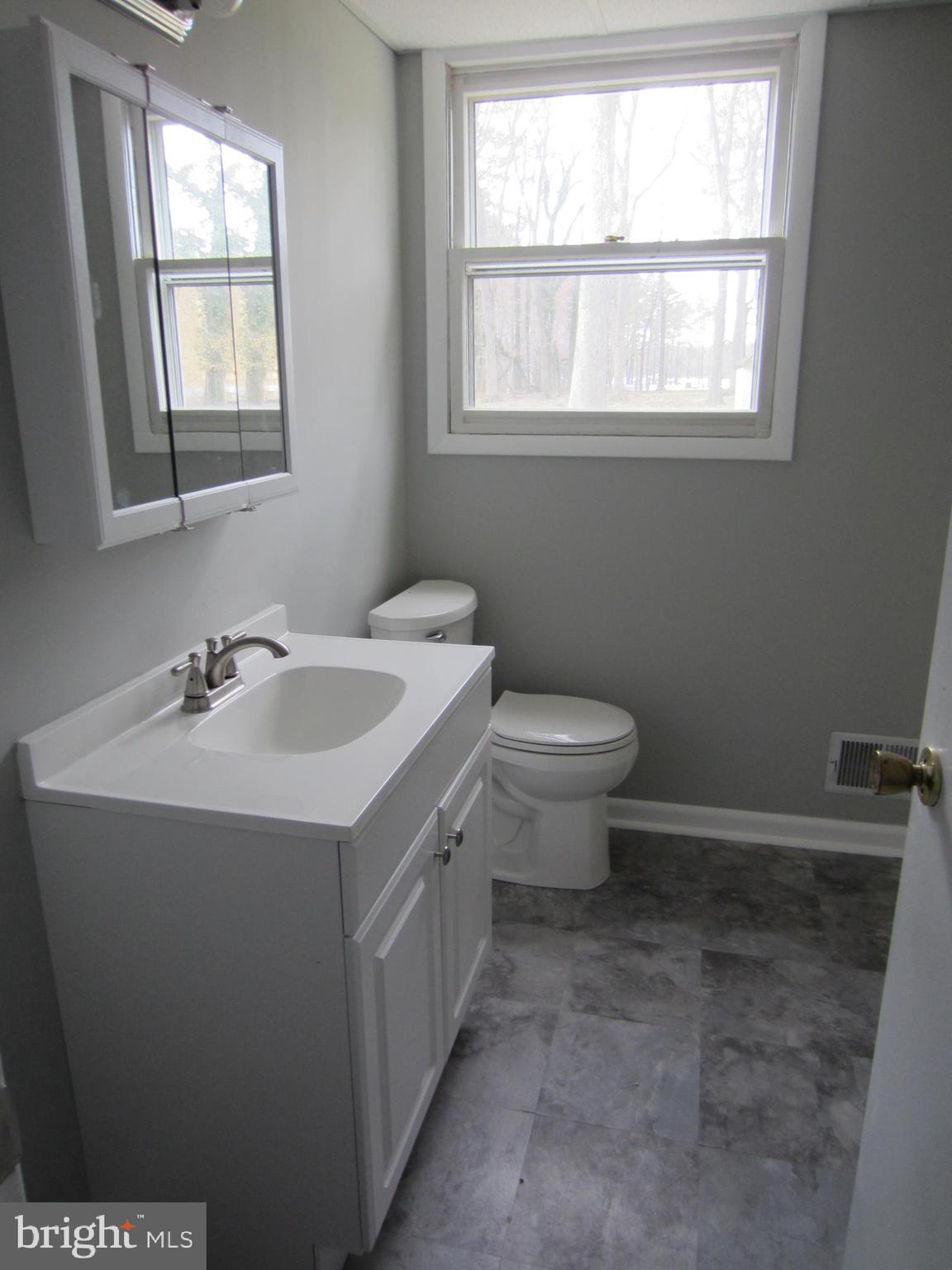 BENTONS PLEASURE - Residential Lease