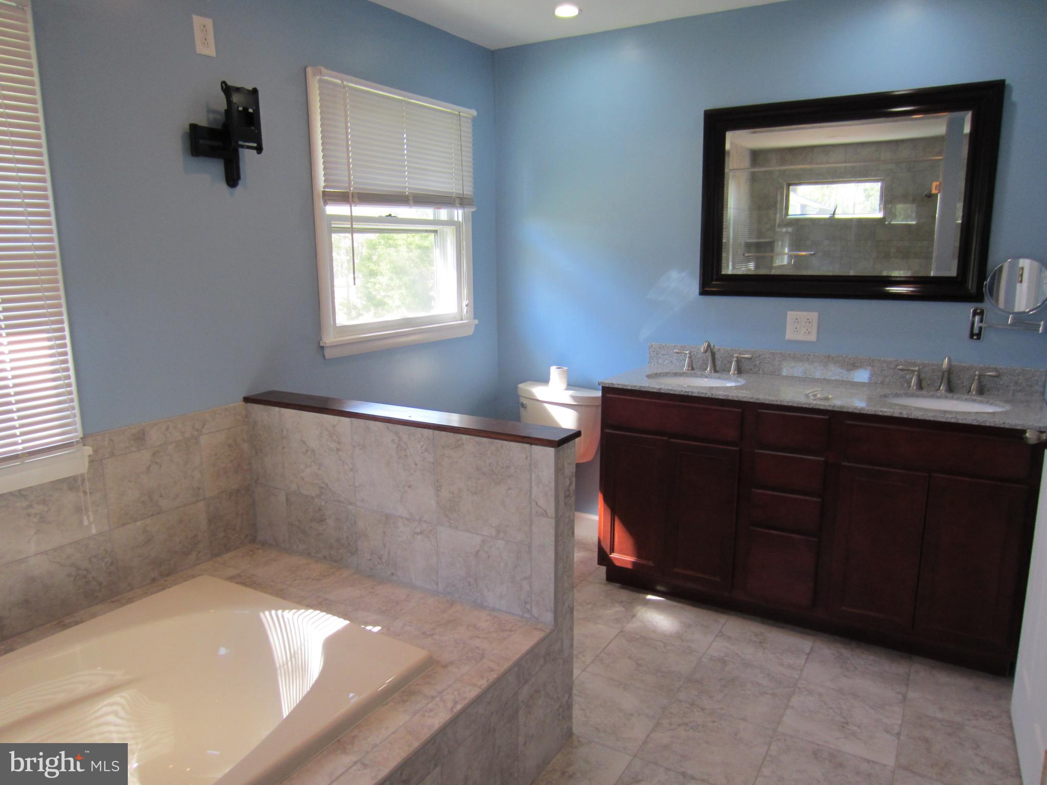 BENTONS PLEASURE - Residential Lease