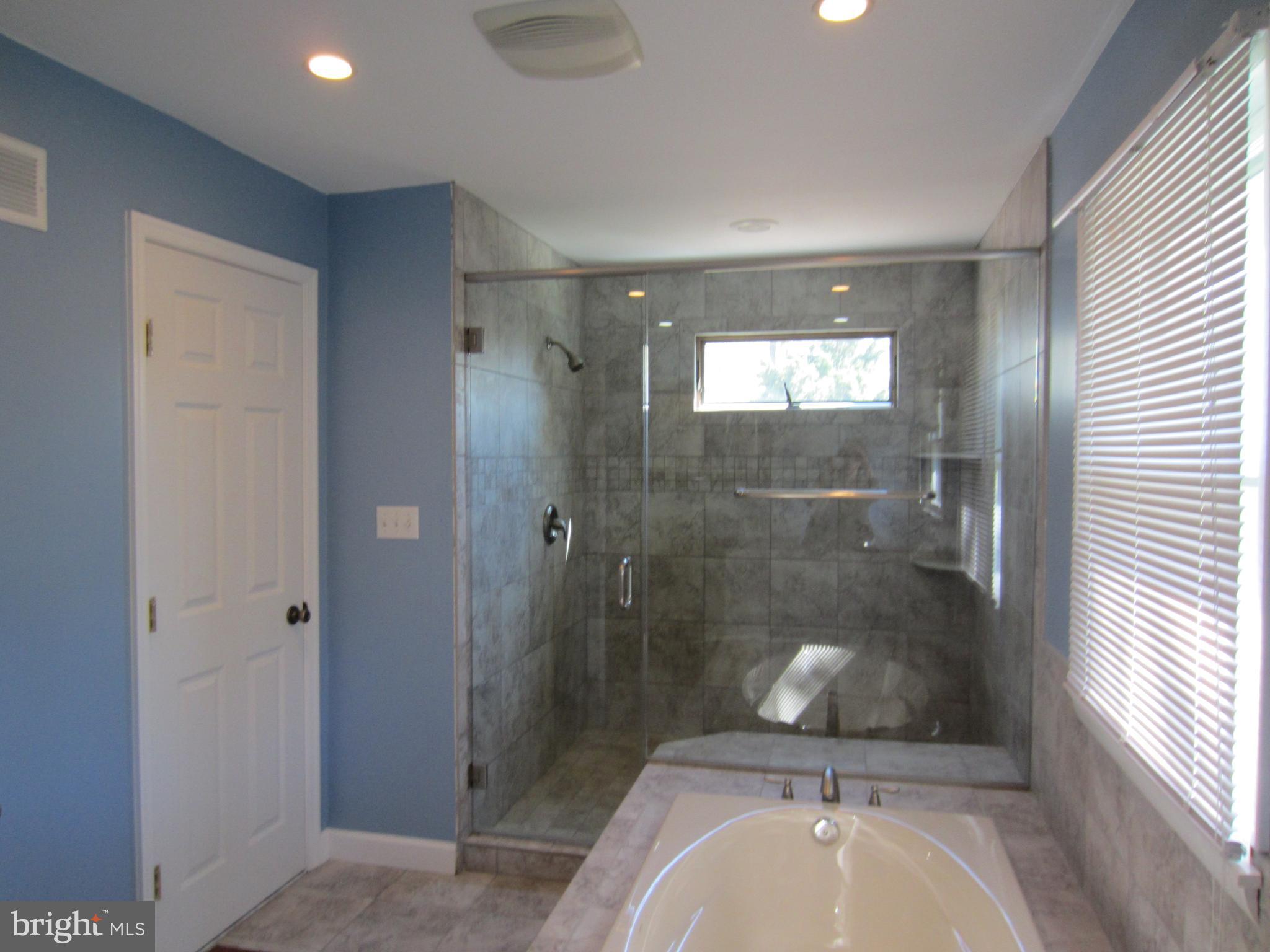 BENTONS PLEASURE - Residential Lease