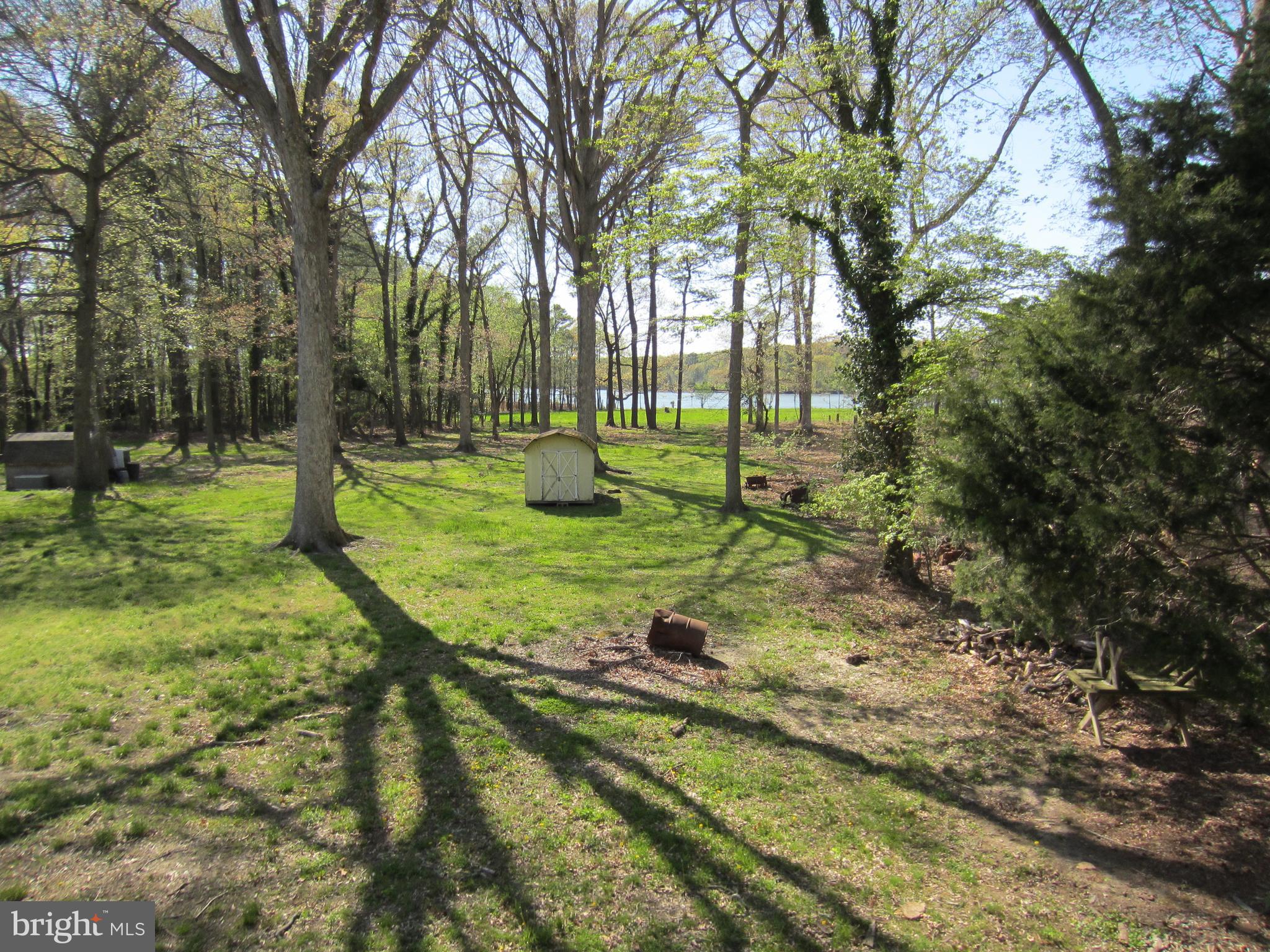 BENTONS PLEASURE - Residential Lease