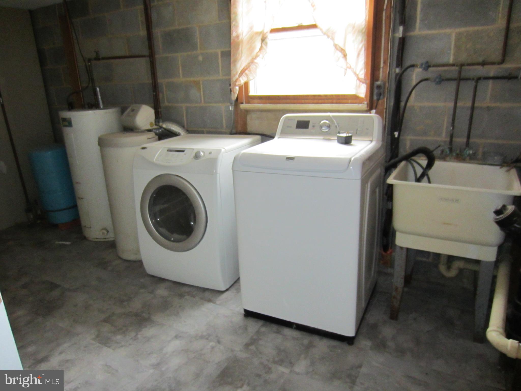 BENTONS PLEASURE - Residential Lease