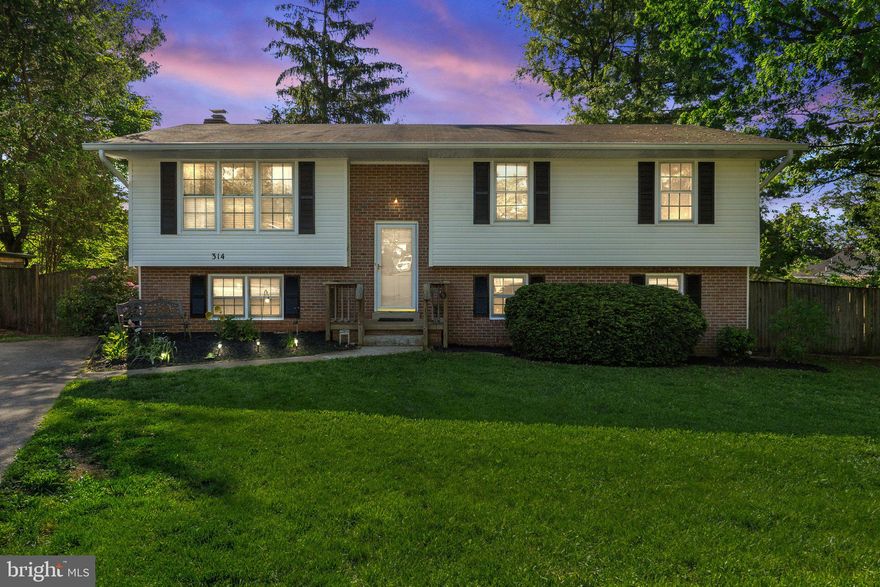 This charming single-family home boasts an unbeatable location, just a short stroll away from Leesburg, Ida Lee, Rust Library, and the hospital. Situated on a peaceful cul-de-sac with no HOA fees, it offers privacy and convenience in one package. The fenced yard, adorned with mature trees, ensures a tranquil oasis right at your doorstep.

Inside, the main level features hardwood floors, granite countertops in the kitchen, and updated lighting.   Freshly repainted walls offer a blank canvas for your design ideas.   The downstairs sports an updated fireplace.  The HVAC is brand new too!  Walk out the back door to a screened-in porch! Additional highlights include a spacious storage building and durable vinyl siding, minimizing maintenance hassles.

With a little tender loving care, this home has immense potential to become a fantastic investment opportunity. Don't miss out on the chance to make it your own and enjoy the benefits of a prime location and a promising property.