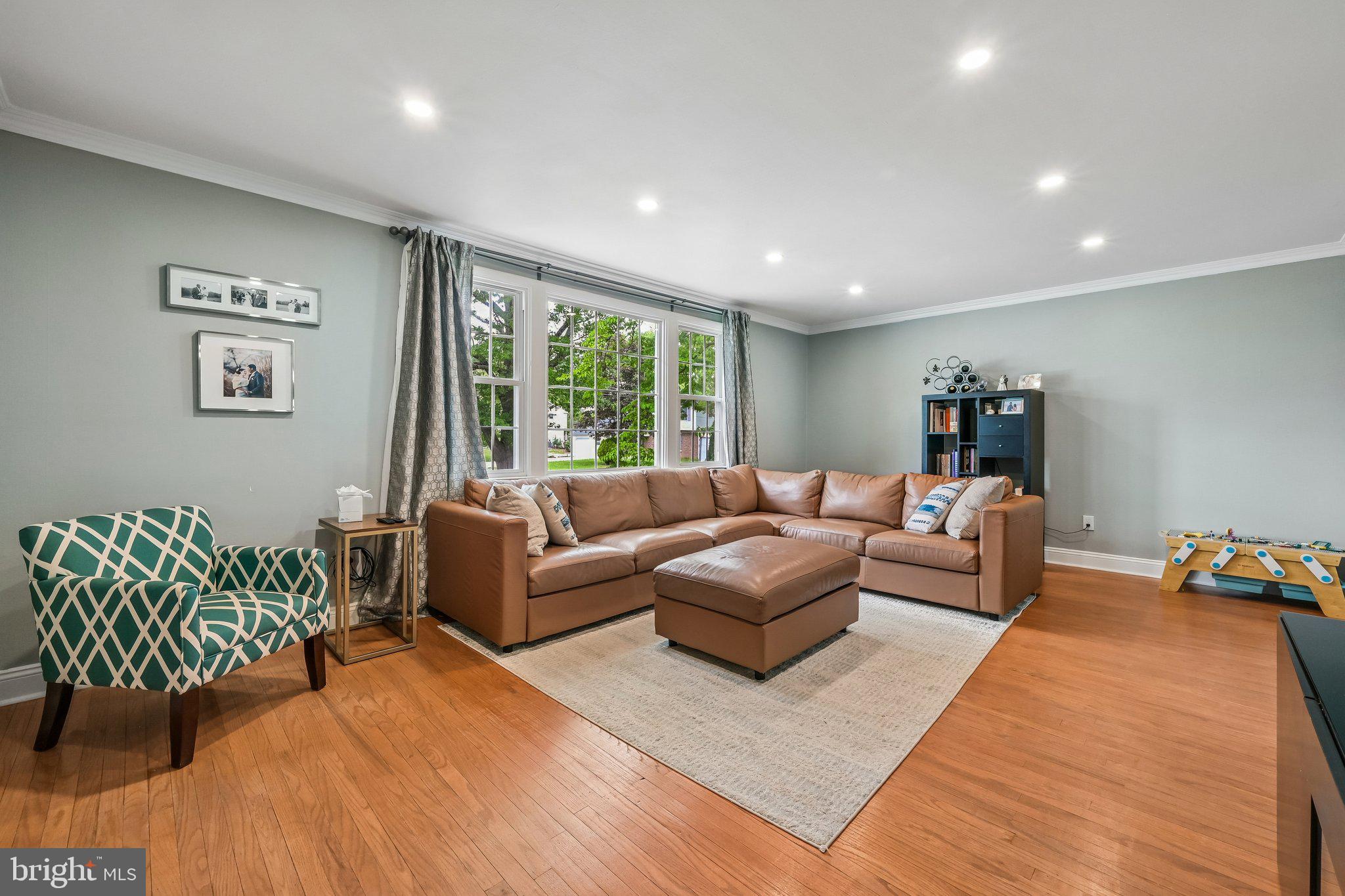 11 BELLOWS LANE
