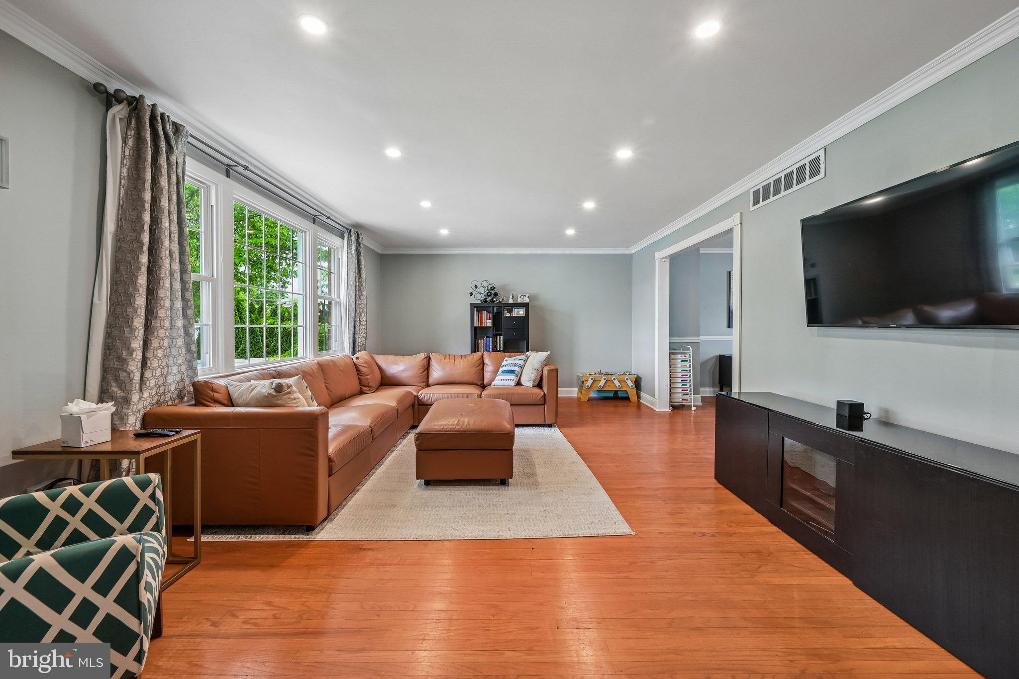 11 BELLOWS LANE