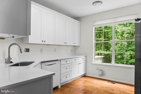 Townhouse For Sale - 10356 Royal Woods Court<br/> Montgomery County, GAITHERSBURG, MD 20886