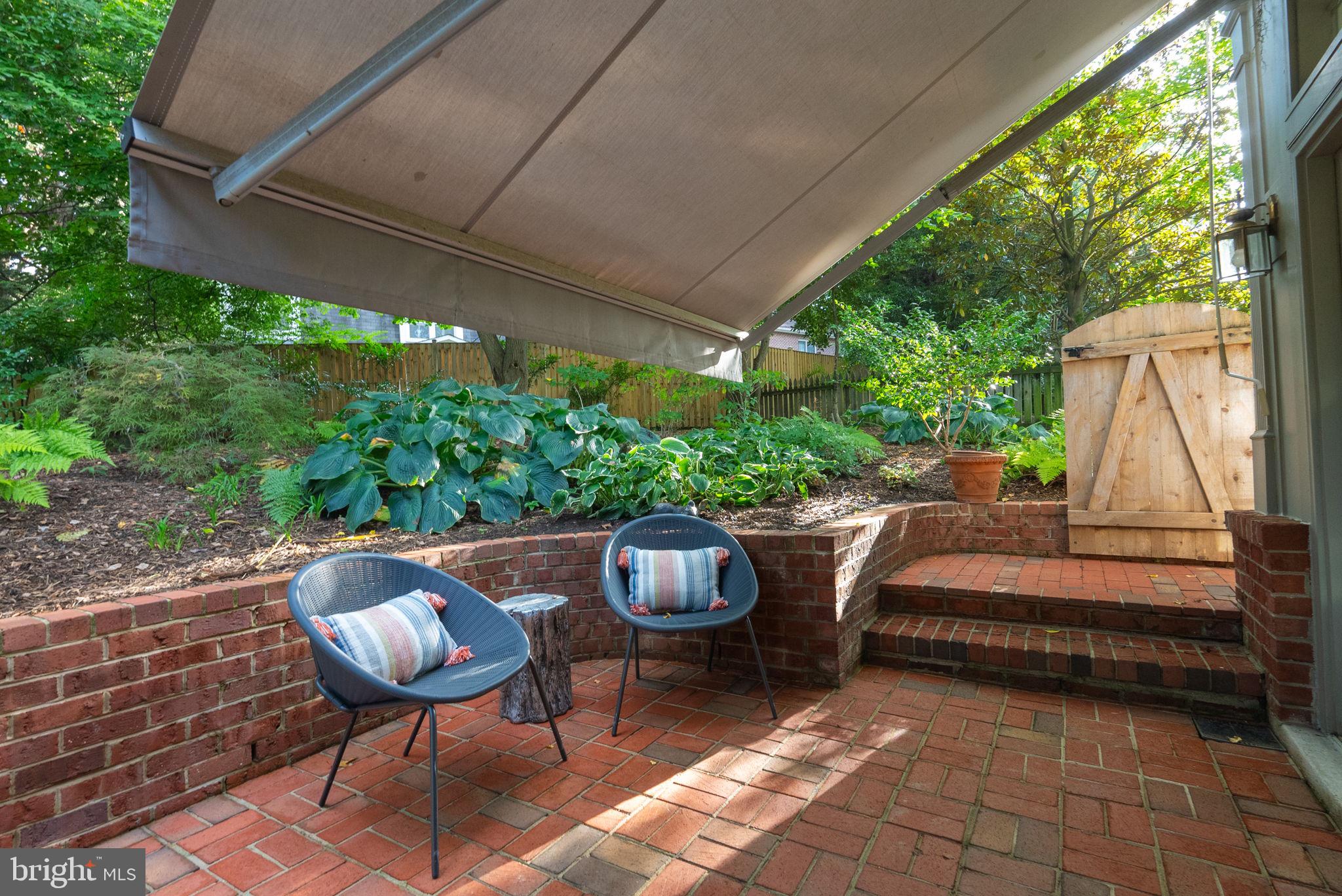 WINDSOR OAKS - Residential